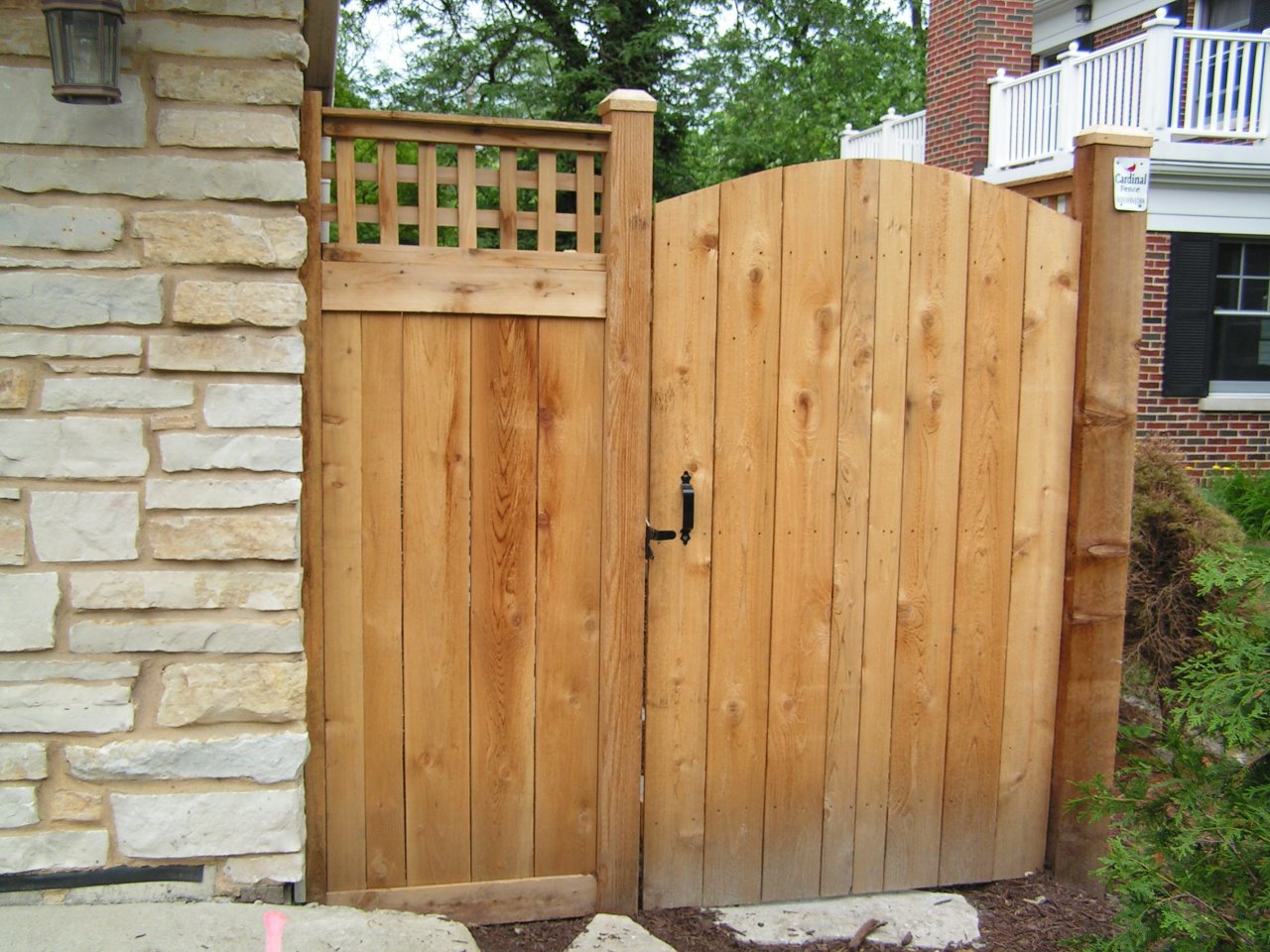 6' Traditional with Square Lattice, Arched Gate - Outside View Cedar ...